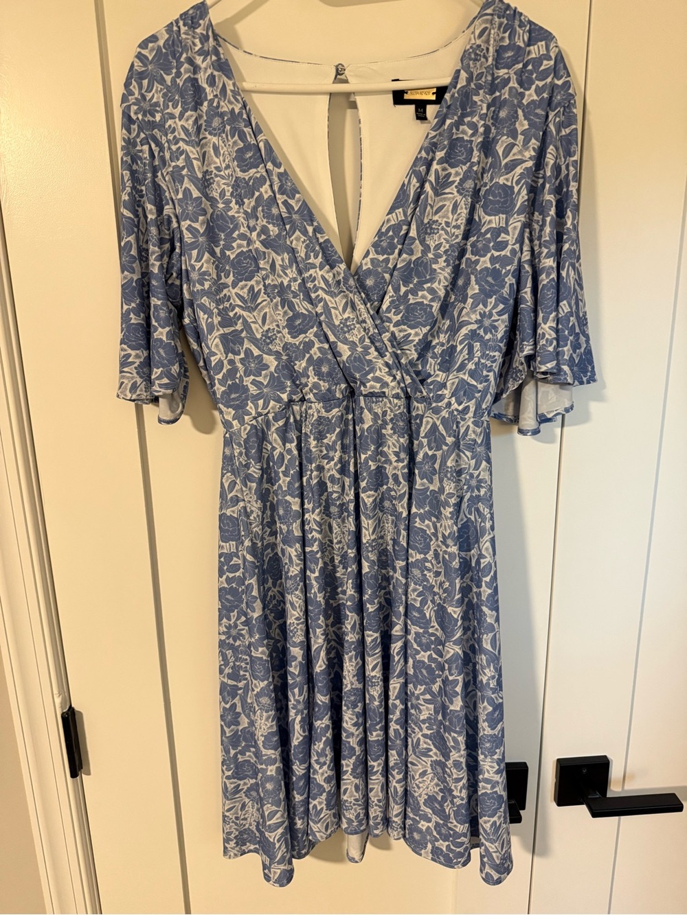Alexia Admor Light Blue and White Floral Flutter Sleeve Dress